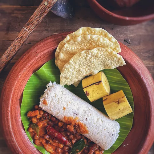 Traditional Sri Lankan rice and curry served on a clay plate